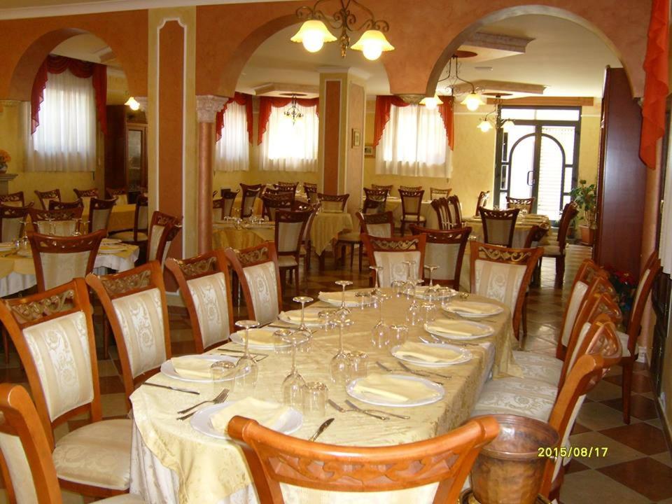 Hotel Ristorante Degli Amici Mongiana Exterior photo